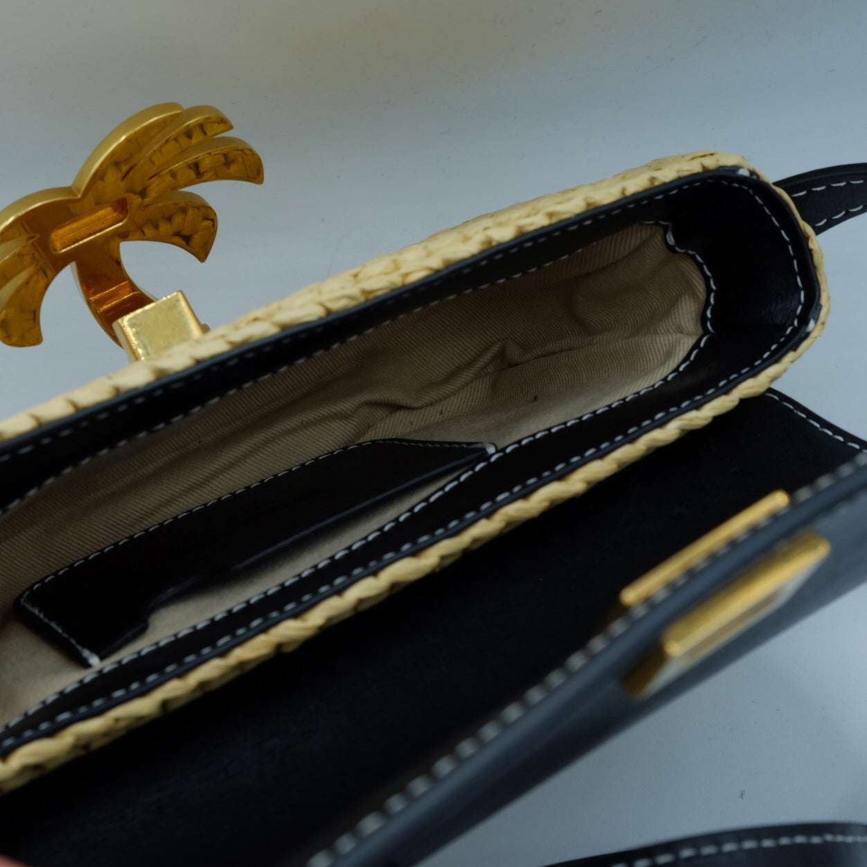 Borsa Mini Palm Angels in Rafia Intrecciata con Dettaglio Palma Dorata