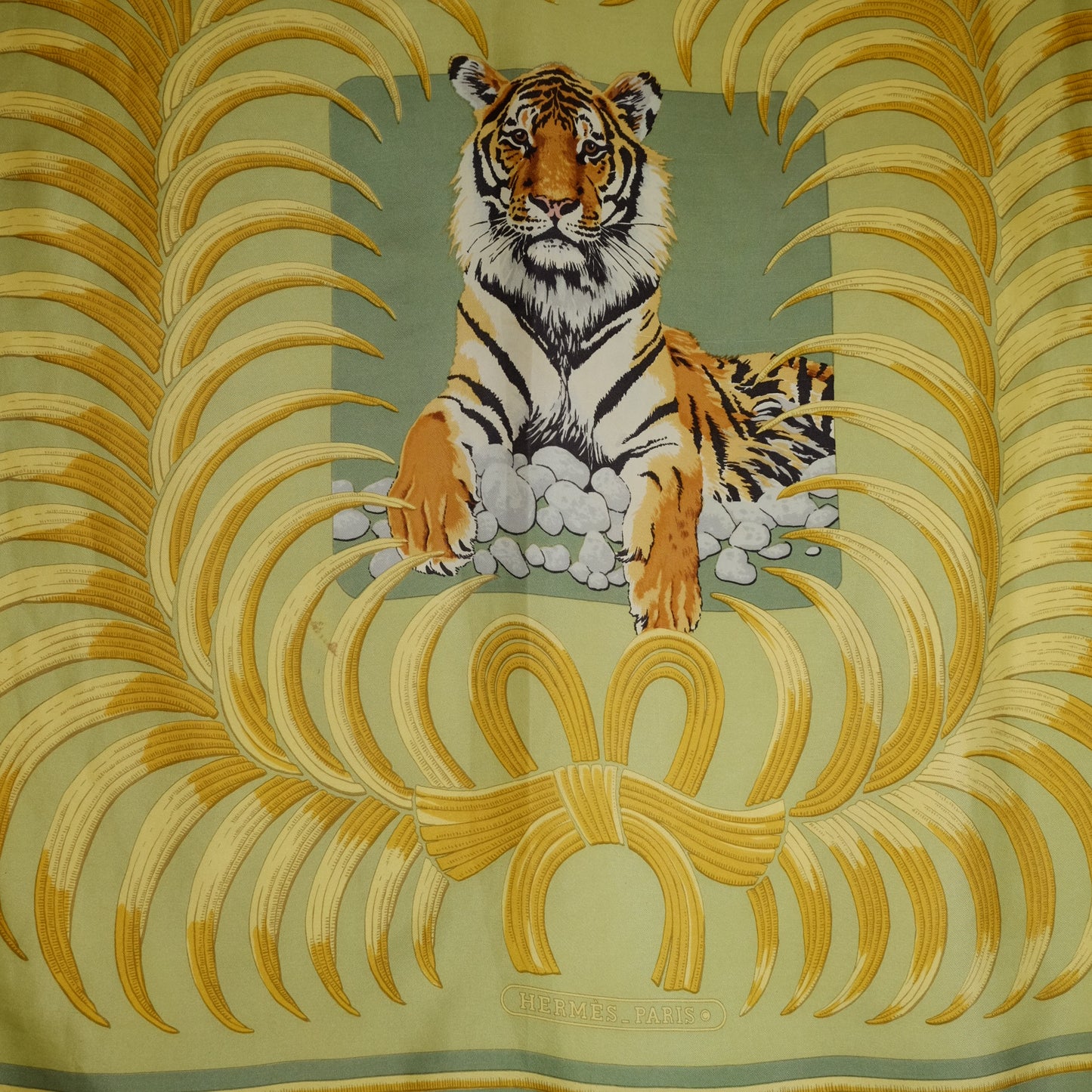 Carré Hermès “Tigre Royal” by Christiane Vauzelles in Seta