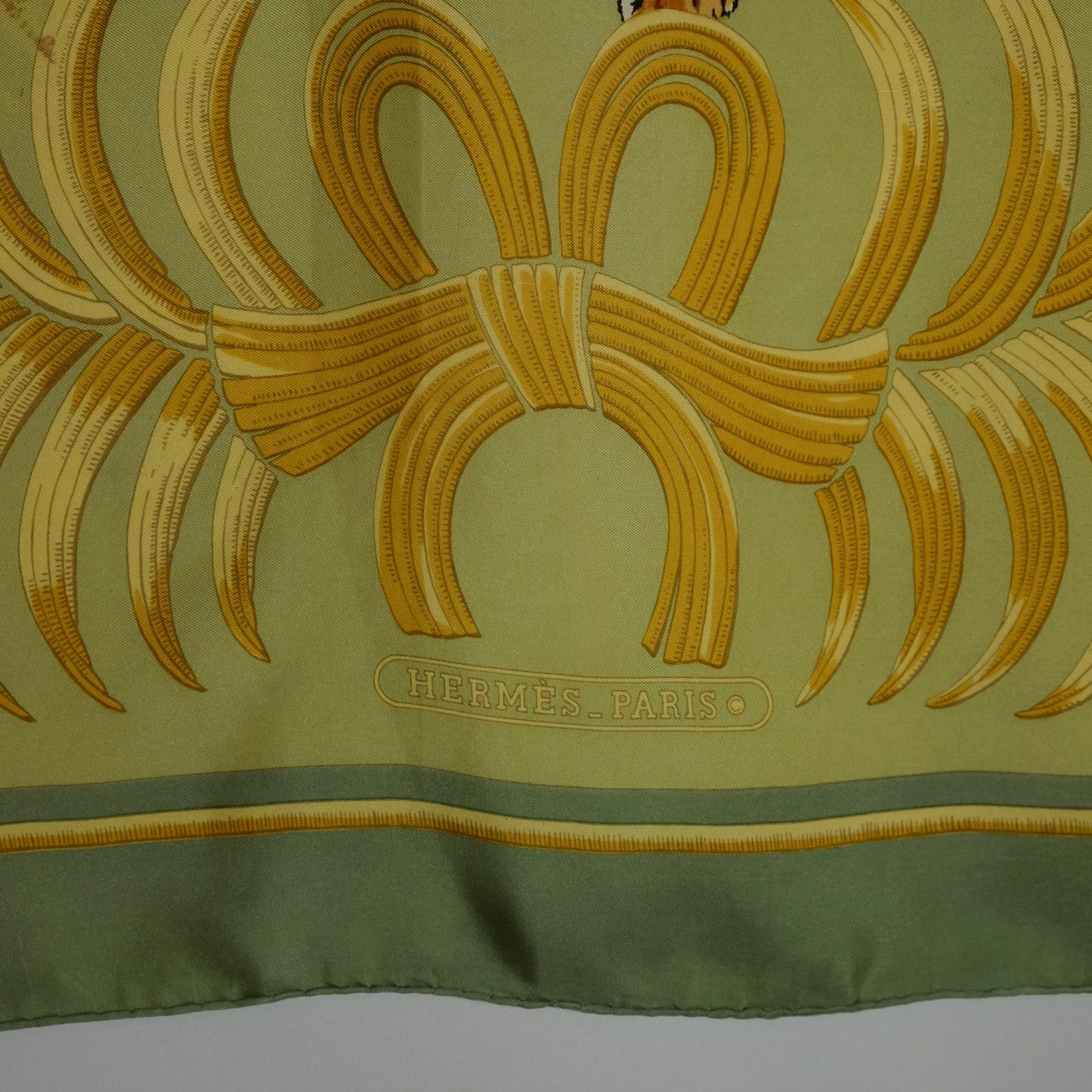 Carré Hermès “Tigre Royal” by Christiane Vauzelles in Seta