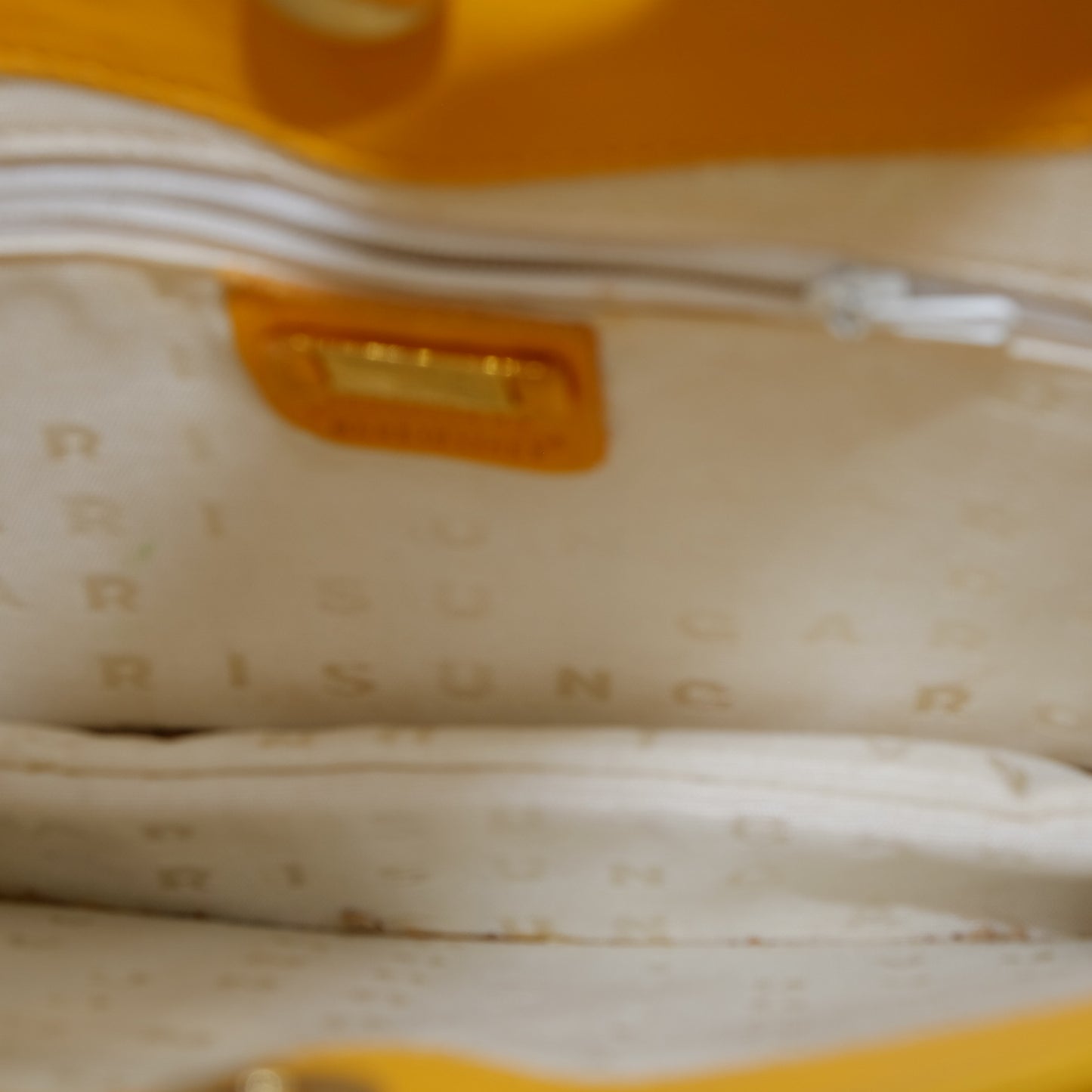 Borsa Emanuel Ungaro in Pelle Gialla con Dettaglio Cuore Gioiello