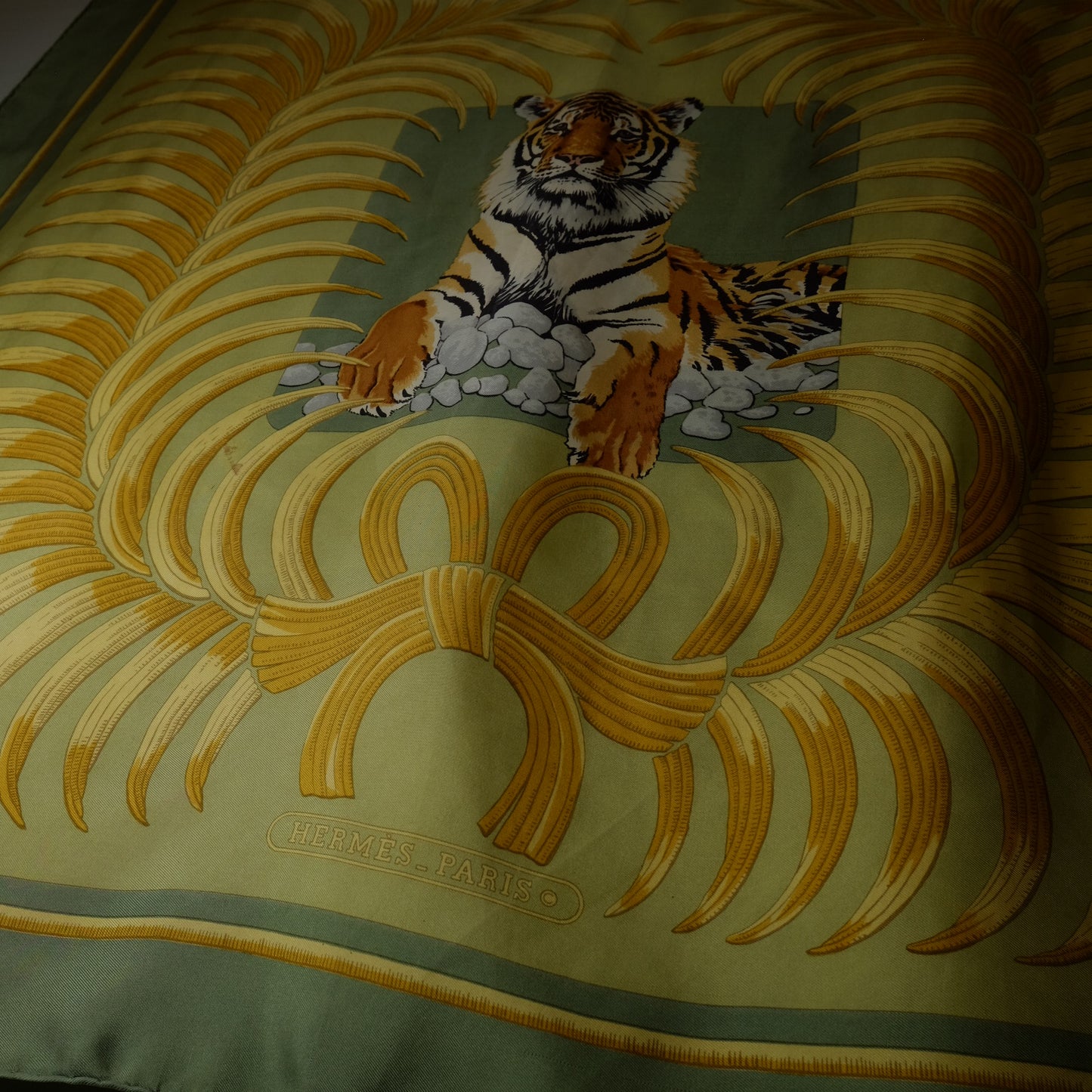 Carré Hermès “Tigre Royal” by Christiane Vauzelles in Seta