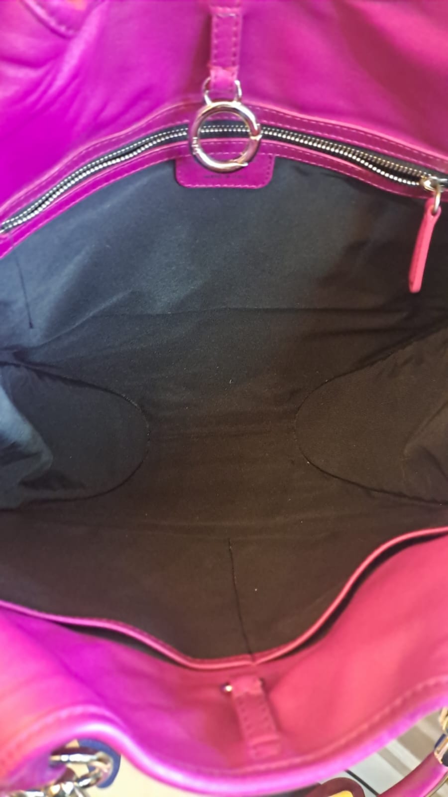 Borsa Christian Dior in Pelle Fucsia con Dettagli in Metallo Argentato