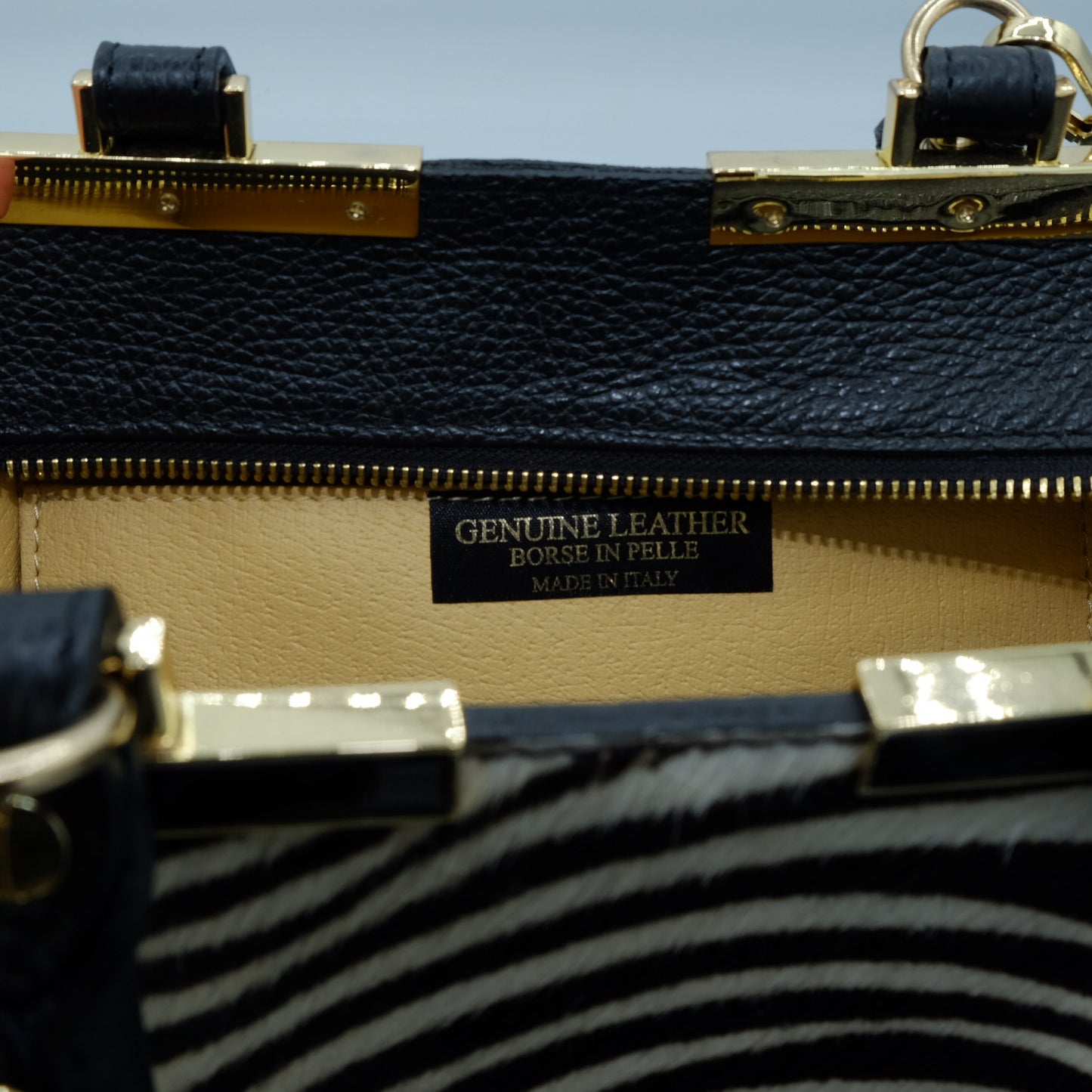 Midi Bag in Cavallino Zebra con Dettagli in Pelle Nera
